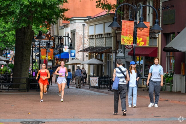 Shipman is just minutes from downtown Charlottesville.