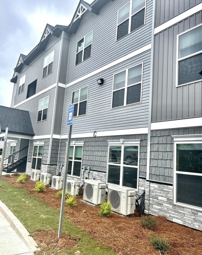 609 Lupo Ln, Douglas, GA 31533