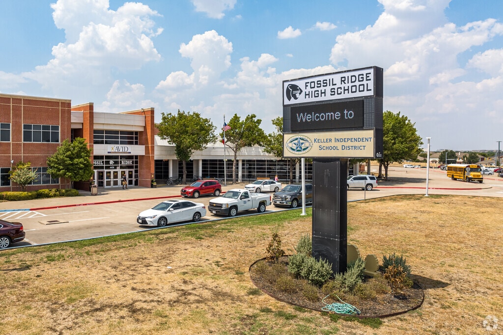Fossil Ridge High School offers excellent education to students in Fort Worth.