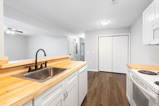 801-817 W Warren Ave, Ozark, MO 65721