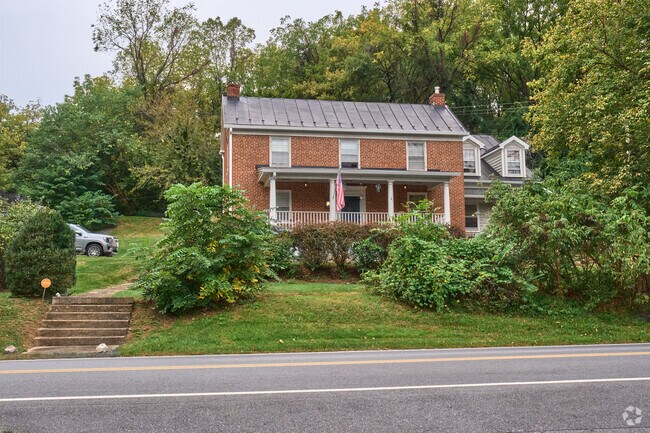 Find a historic farmhouse in Breathedsville to call home.