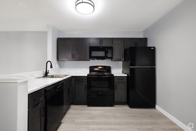 2BR, 1BA - 747SF