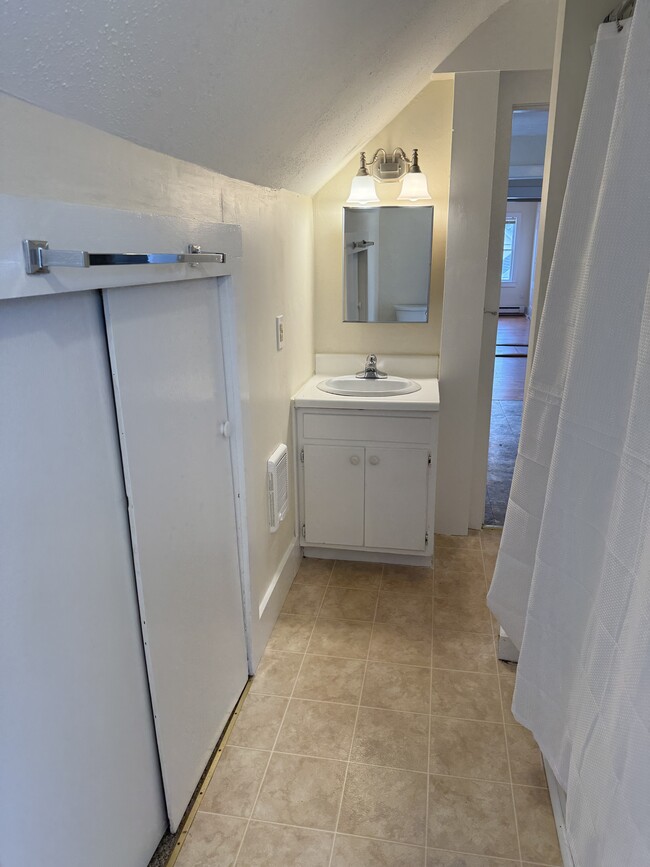 18 Summer St unit 18C, Amesbury, MA 01913 - photo 3