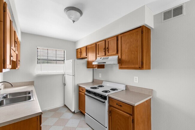 South Hill (Highland Park), Birmingham, AL 35205 - photo 3