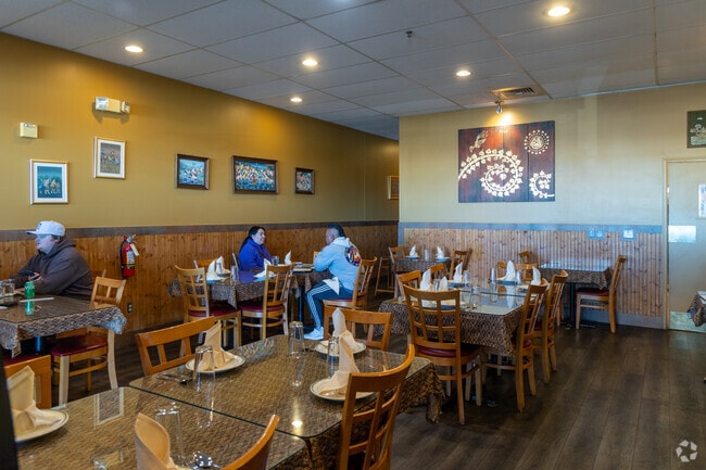 Be prepared to wait for a table at Conservatory's Pearl of Siam.