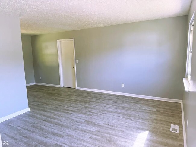 1353 New Field Ln, Indianapolis, IN 46231 - photo 2