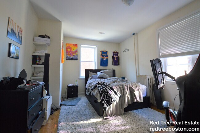 318 Saint Paul St unit 5, Brookline, MA 02446 - photo 4