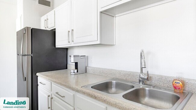 1601 W Arbrook Blvd unit 537.1411156, Arlington, TX 76015 - photo 5