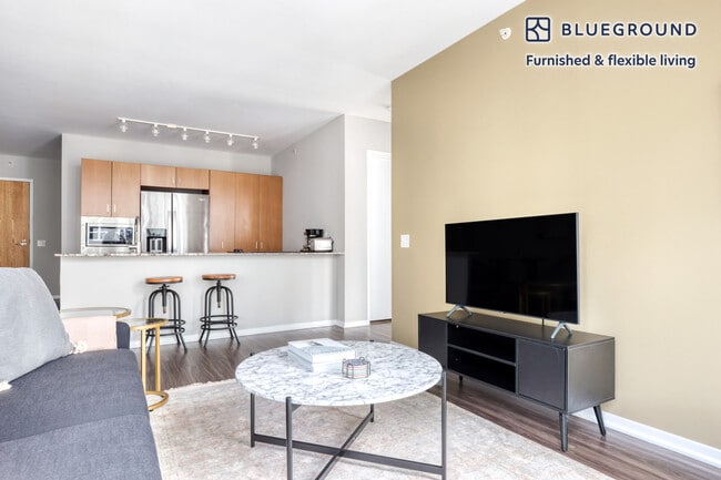 200 E Illinois St unit FL13-ID880, Chicago, IL 60611 - photo 3