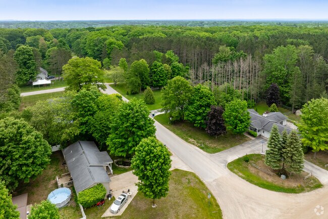 Entry to Hardwood Acres is only possible by a couple of side streets which reduces thru-traffic.