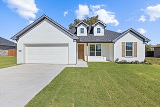 2109 Briarwood Dr, Runaway Bay, TX 76426