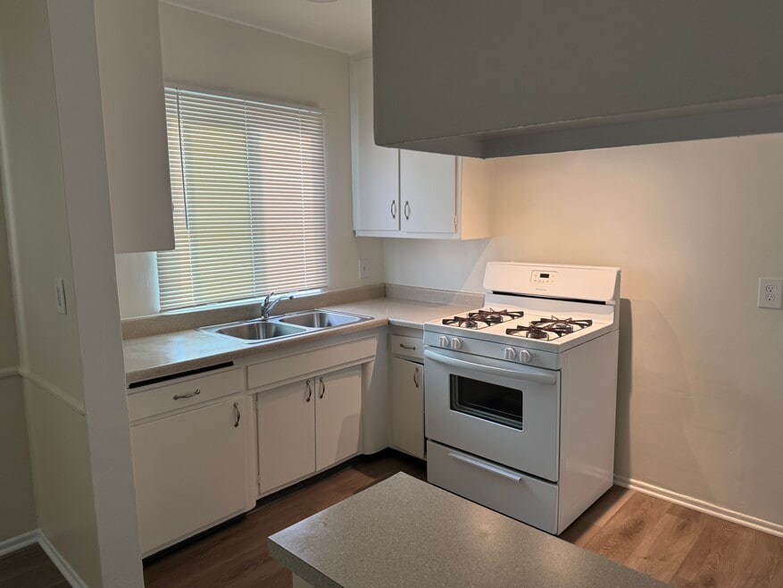 6857 Whitsett Ave, North Hollywood, CA 91605 - photo 1