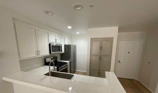 240 Caldecott Ln unit 209, Oakland, CA 94618 - photo 5