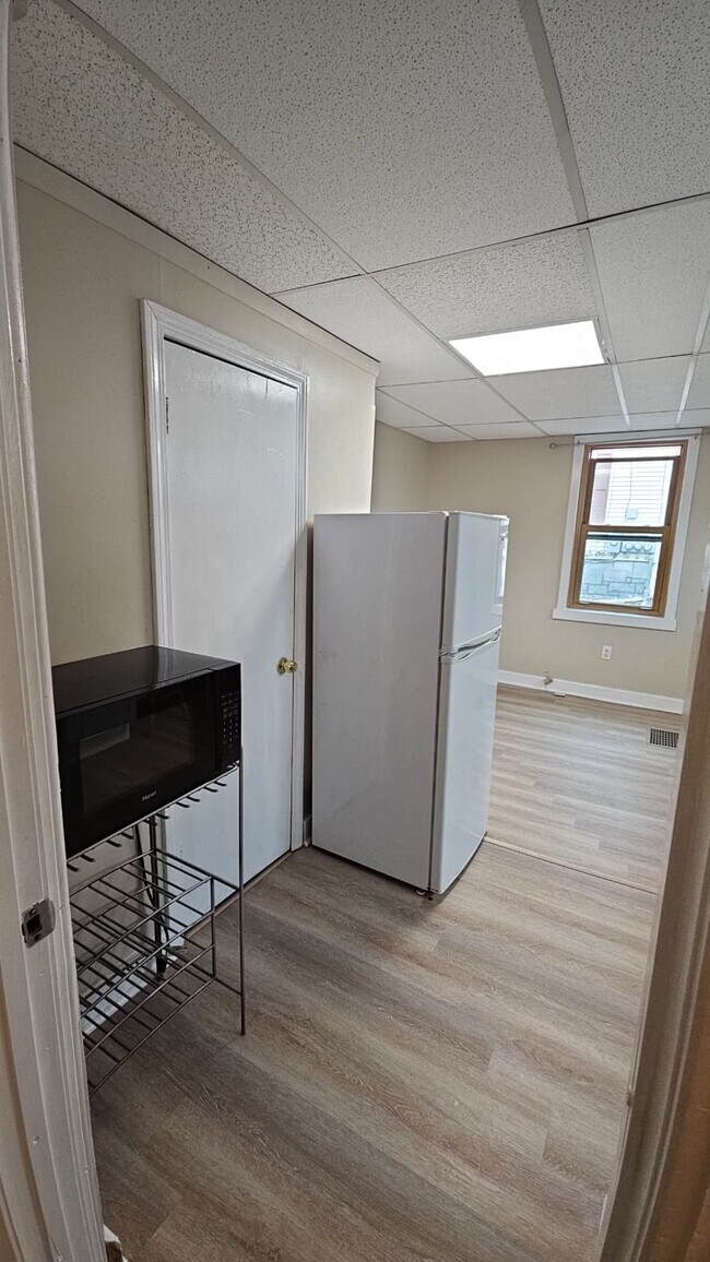 126 Branch St, Lowell, MA 01851 - photo 3