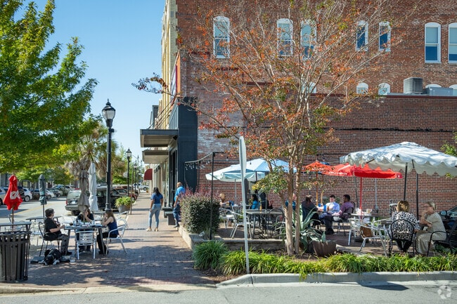 Locals in West Haven can enjoy multiple outdoor dining options around the neighborhood.
