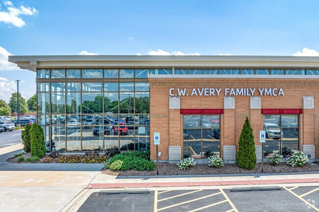 The YMCA in Grande Park Plainfield offers a variety of fitness classes and amenities .