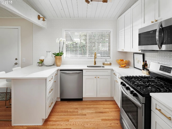 12920 SW Faircrest St, Portland, OR 97225 - photo 4