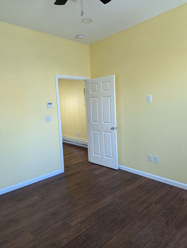 135 Montgomery Ave unit 2nd FL, Staten Island, NY 10301 - photo 7