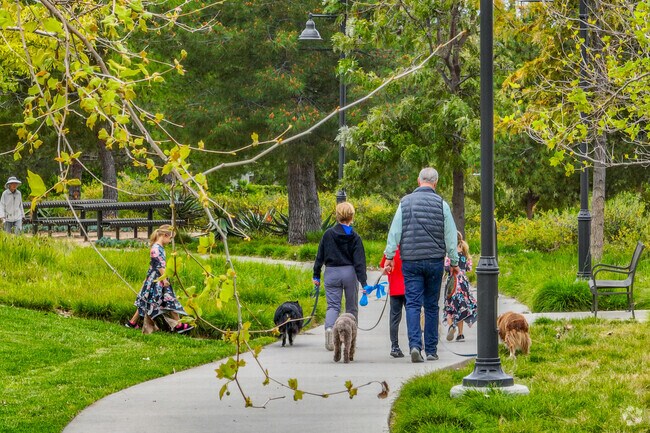 Families in Northwood Pointe walk the beautiful lush walking paths in the community.