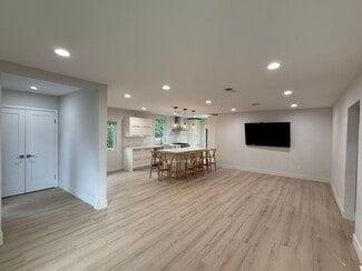 14622 Huston St, Sherman Oaks, CA 91403