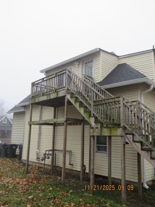 919 Walnut St unit B, Anderson, IN 46012 - photo 3