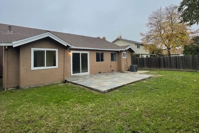 7426 Skander Way, Sacramento, CA 95828 - photo 5