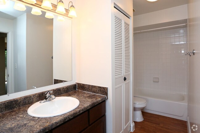 Emerald Pointe Apartments, Vernon Hills, IL 60061 - photo 4
