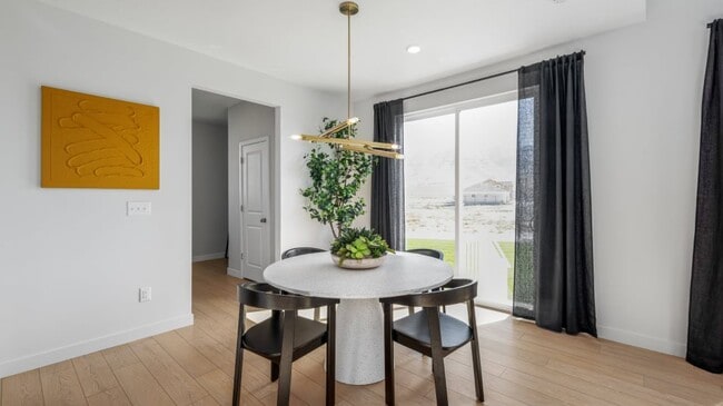 2043 E Chickadee Dr, Eagle Mountain, UT 84005 - photo 4