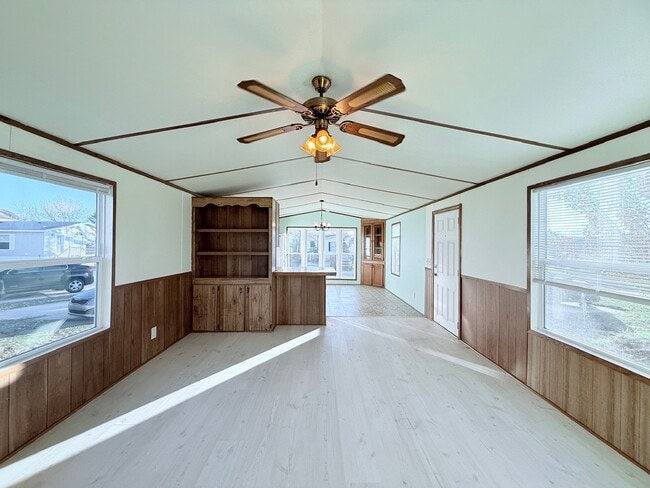 52335 Harrisburg Ln, New Baltimore, MI 48051 - photo 3