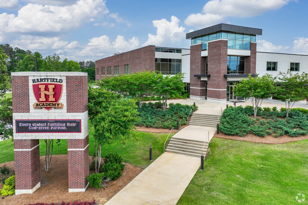 Hartfield Academy has a student to teacher ratio 11 to 1.