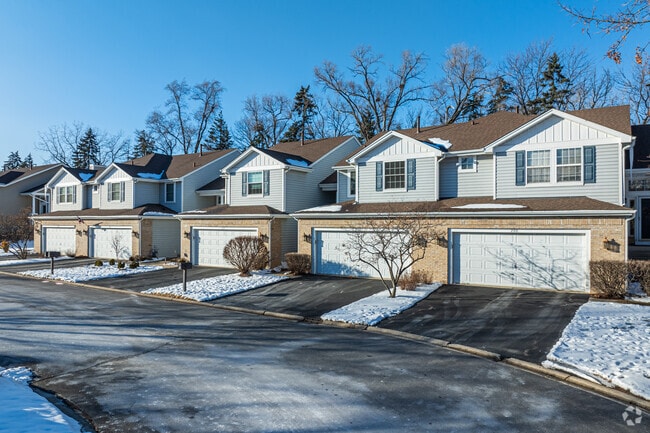 There are many options for townhouses in Willowbrook.