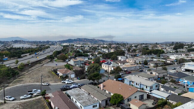 The Santa Fe neighborhood of Richmond sits next to Interstate 580.