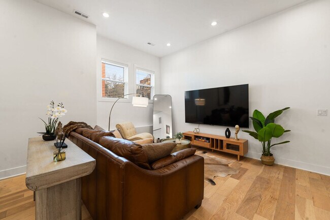 1941 W Augusta Blvd unit ID1354355P, Chicago, IL 60622 - photo 6