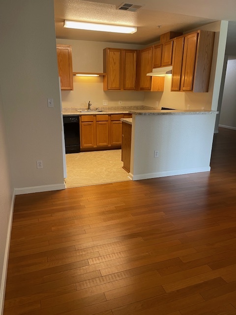 Eating nook & Kitchen