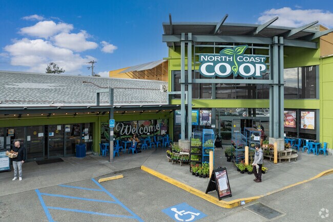Grocery shopping options in Downtown-Uniontown include the North Coast Co-op.