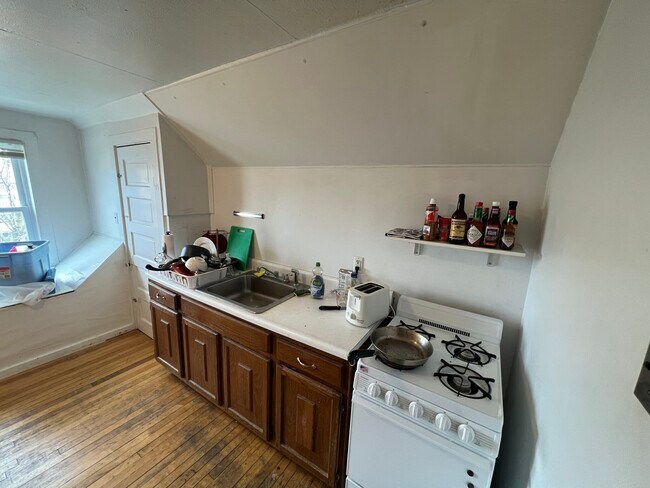 11 Burnham St unit 2, Somerville, MA 02144 - photo 5