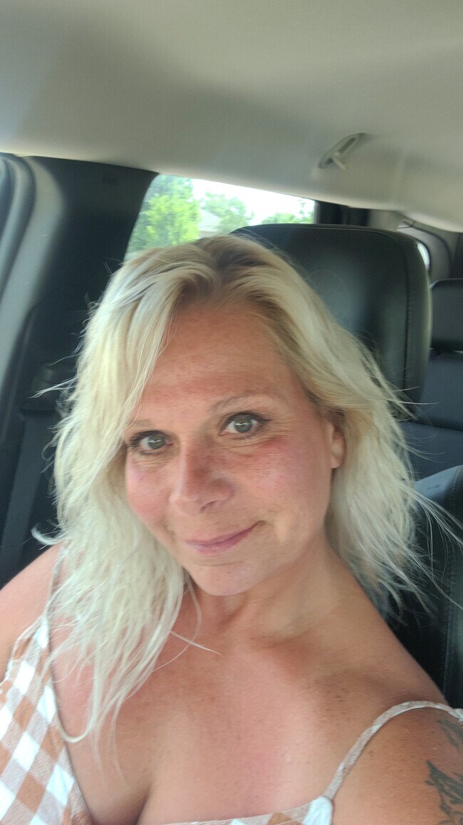 Suzanne Davis