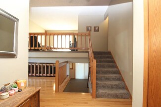 2721 Westcliffe Dr, Burnsville, MN 55306