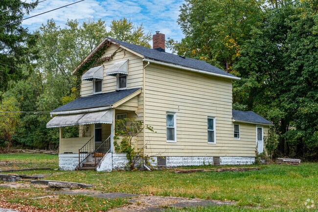 Older houses in Arlington offer fixer-upper opportunities for new homeowners.