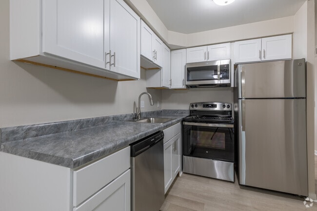 Regency Park, Warren, MI 48093 - photo 7