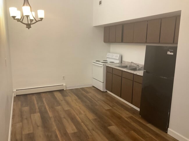 3602 16th St unit One bedroom with bal, Zion, IL 60099 - photo 3