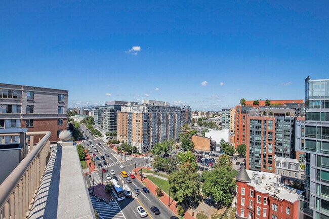 450 Massachusetts Ave NW unit FL8-ID1233, Washington, DC 20001 - photo 5