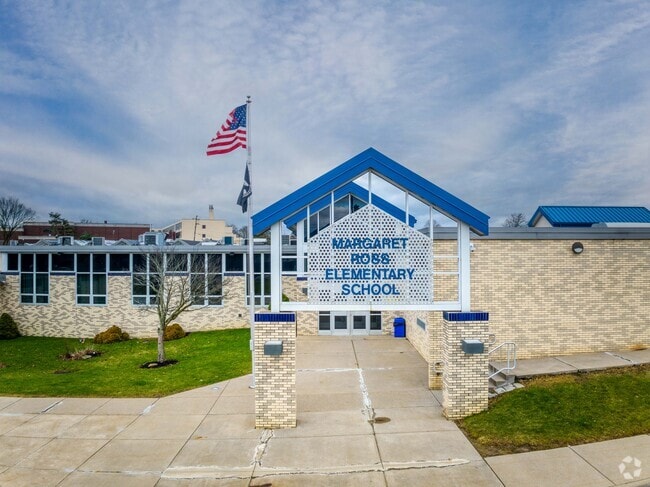 Margaret Ross Elementary is a public K-4 school with a B rating from Niche.