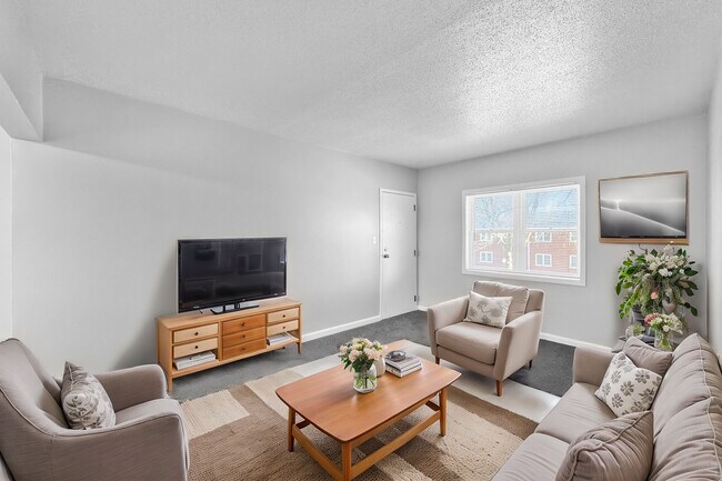 Wakonda Village and Manor Apartment Homes, Des Moines, IA 50315 - photo 6