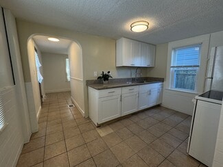 23 Beauregard St, Springfield, MA 01151