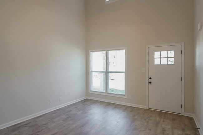 1208 Cottonwood Dr, Clarksville, TN 37040 - photo 4