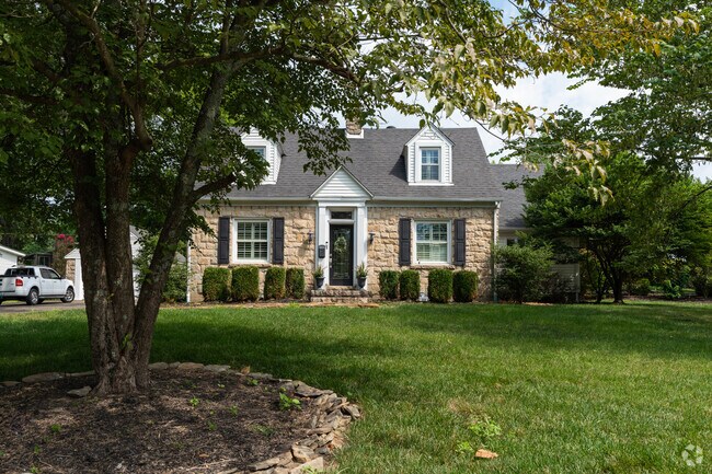 Many of the home styles in Cruse reflect the town's historic nature.