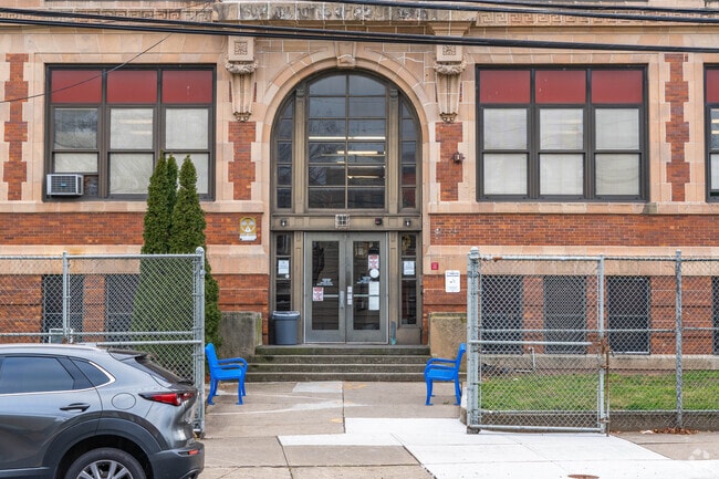 The student to teacher ratio of Liberty High School is 9-1.
