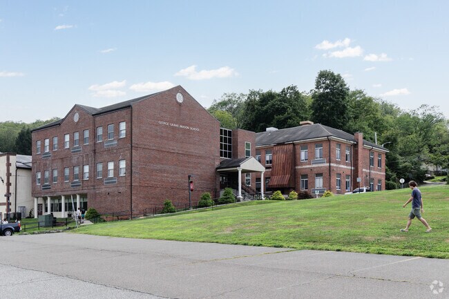 George Grant Mason Elementary School receives a grade of A- from Niche.