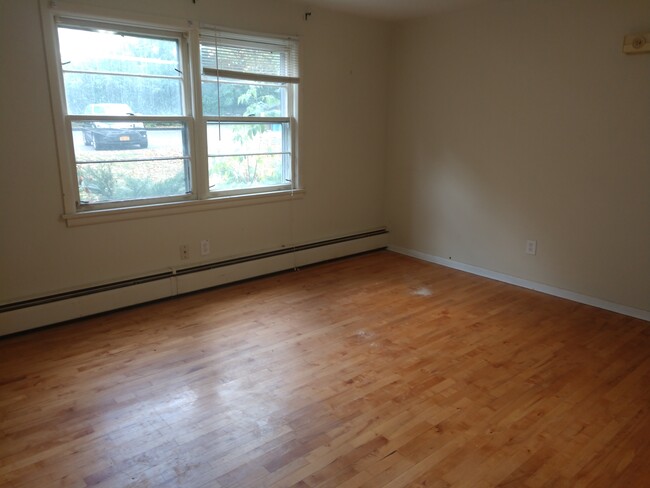 Living room Photo 2